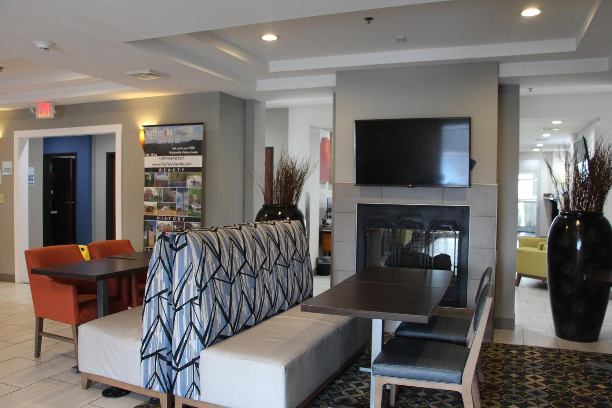 Holiday Inn Express & Suites Wytheville By Ihg Exteriör bild